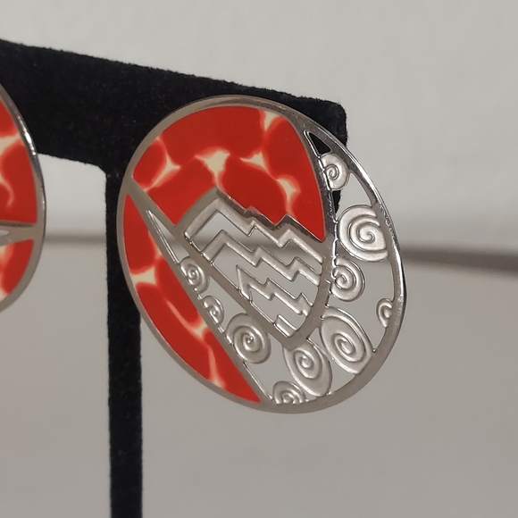 Berebi Red Geometric Metal Circular Disc Stationary Earrings - Picture 12 of 12